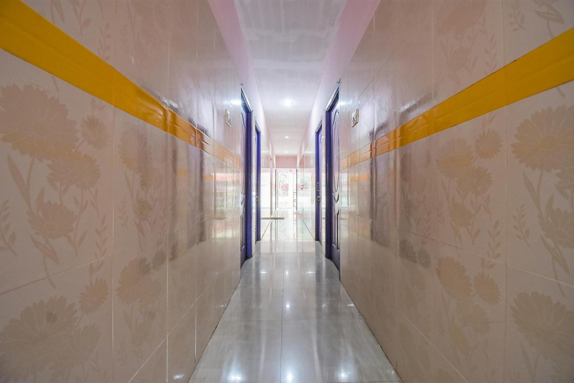 Hotel O K.S.Lodge Tribhuvanam Buitenkant foto
